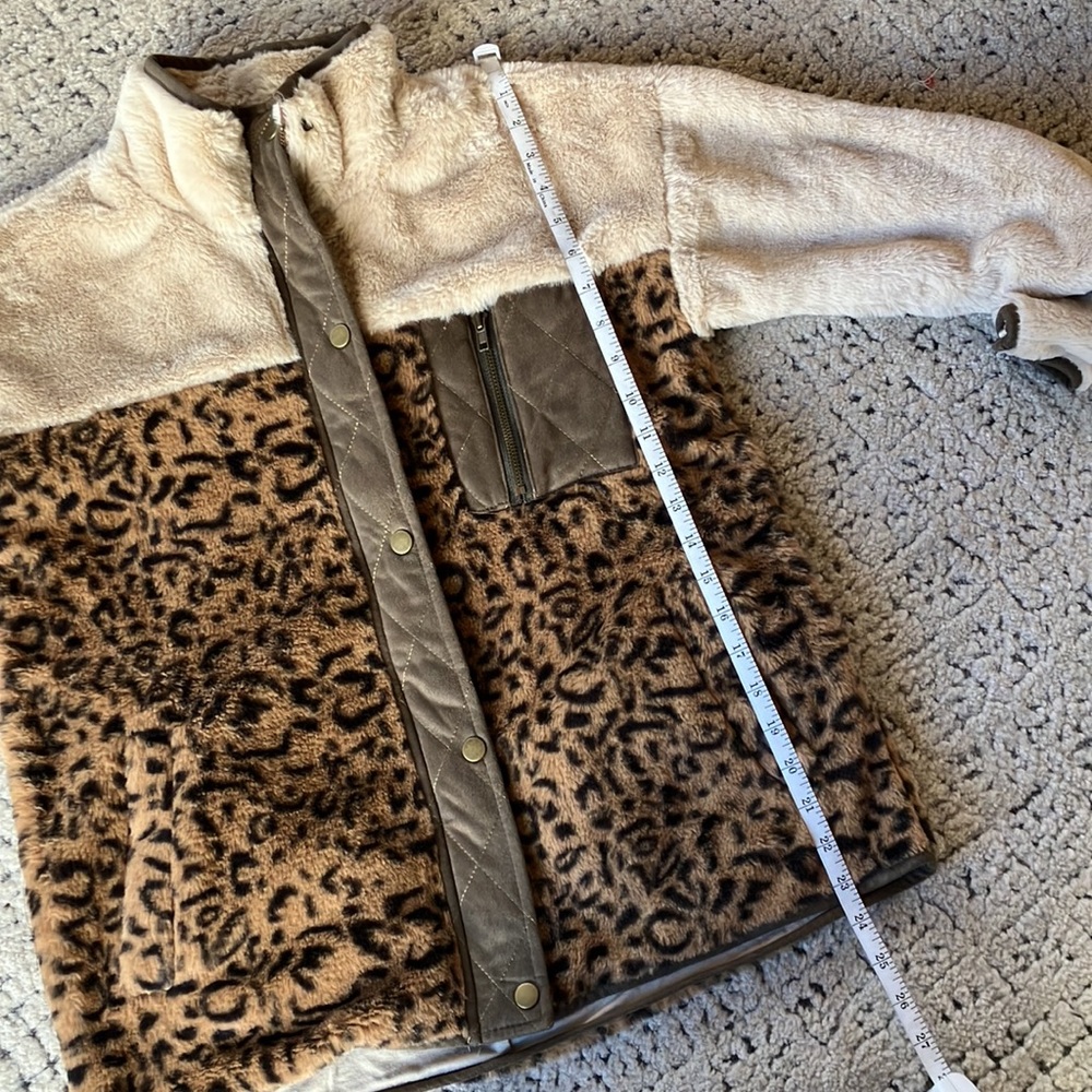 Boutique Soft Luxurious Sweater / Light Jacket - Picture 10 of 10